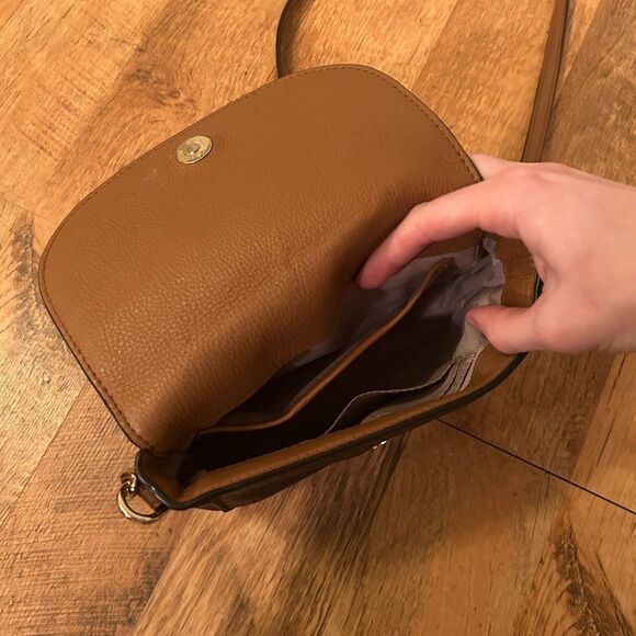 Michael Kors Tan Mott Logo Adjustable Buckle Magnet Crossbody and Zip Wallet - Picture 5 of 16